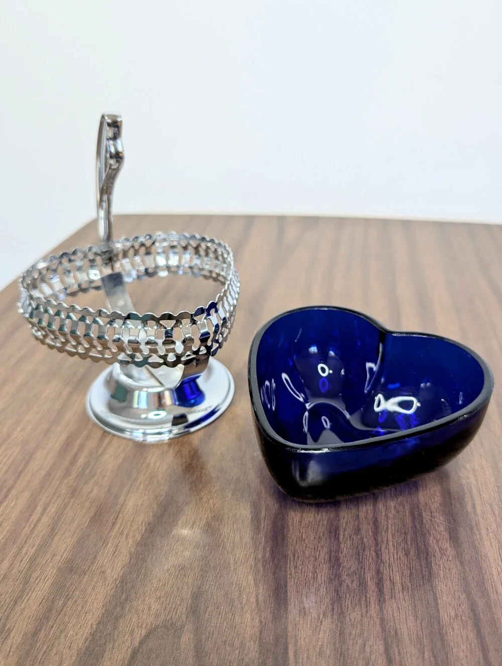 Vintage Cobalt Blue Glass Heart Shaped Bowl In Silver Tone Metal Handled Basket